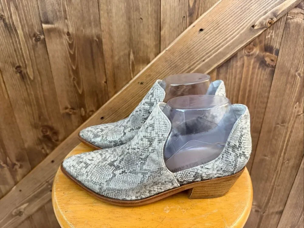 Chinese Laundry Women’s Size 6 Snakeskin Print Cutout Ankle Booties Western Heel